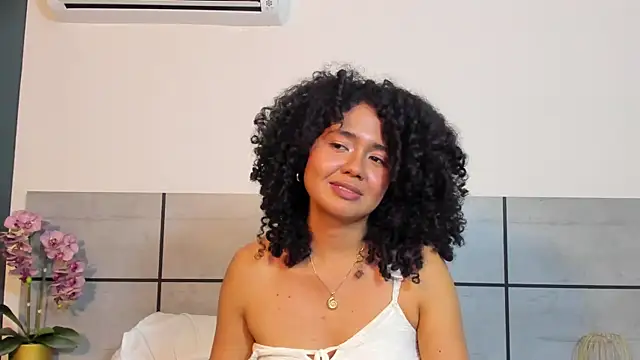 Kiraspell live cam on StripChat