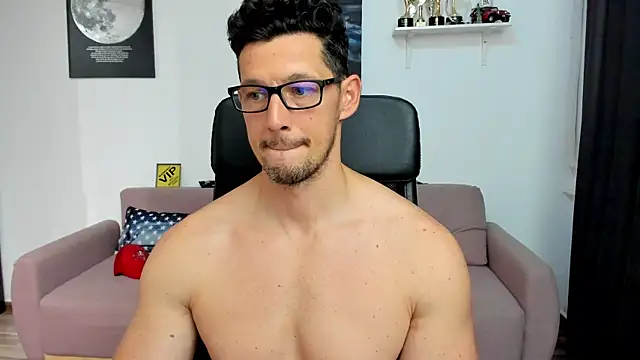 BrutusK08 live cam on StripChat