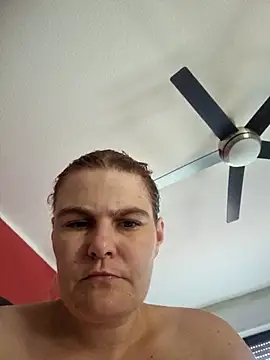 GoldenWifee webcam