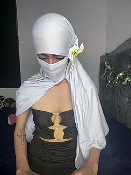 _zahiira_ (F young) - tits+pinch nipples