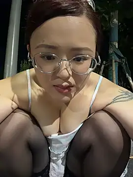kehanbaby (F young) - 在人多的路边自慰喷水