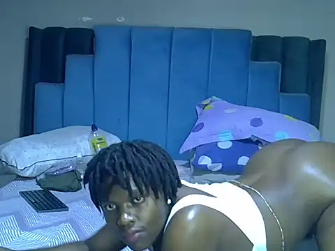 melanin_moon live cam on StripChat