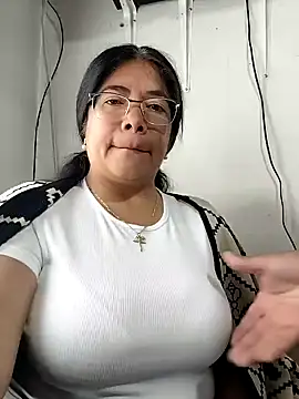 __valentina18 (G young) - Remove bra in public ticket