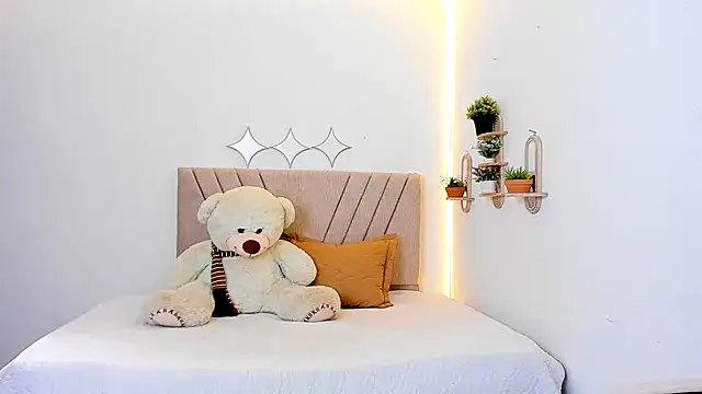 zara_cute live cam on StripChat