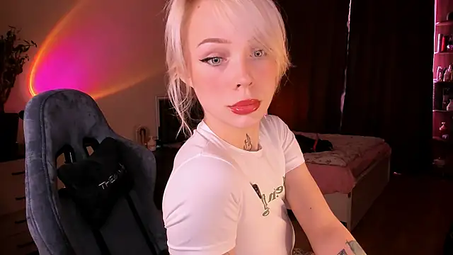 Polusladkoye live cam on StripChat