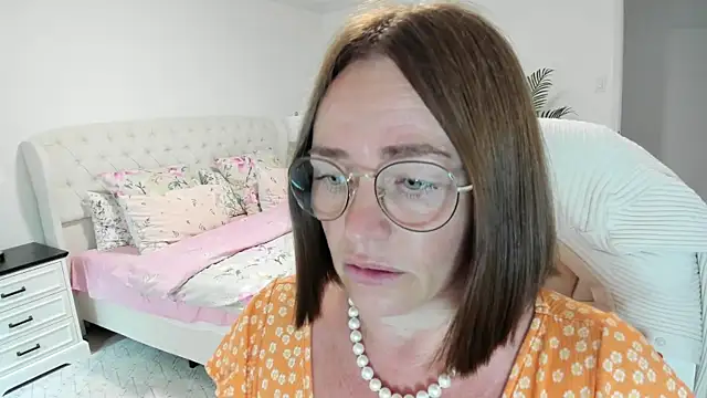 Vika73 live cam on StripChat