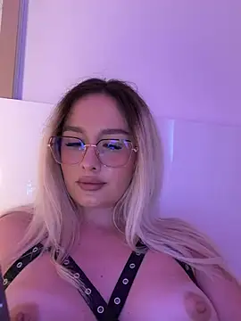 mollyxxx - Mollyxxx's free webcam - UK Sex Cams