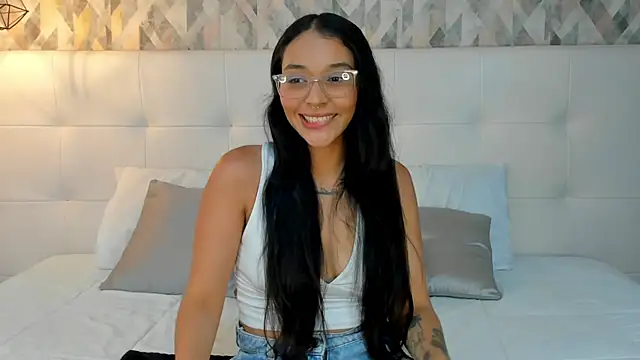 Roseaurora live cam on StripChat