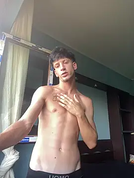 Leonardo0606 live cam on StripChat