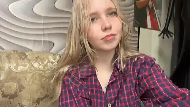 IrmgardCheli live cam on StripChat