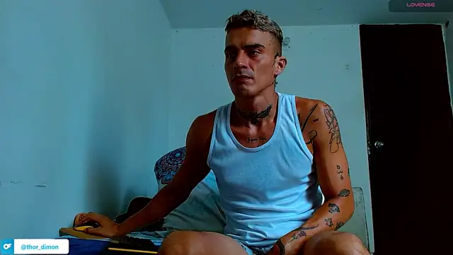 bray_hotboy777 live cam on StripChat