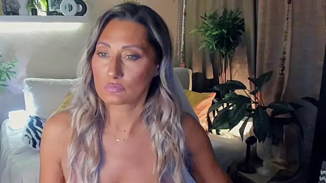 SarahAlluring webcam