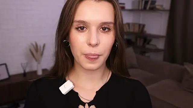 arianaleos - ArianaLeos's free webcam - UK Sex Cams
