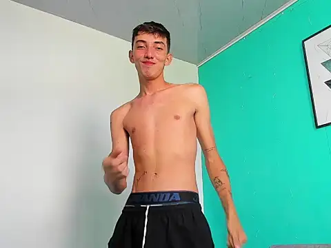 MaikolOrtizz live cam on StripChat