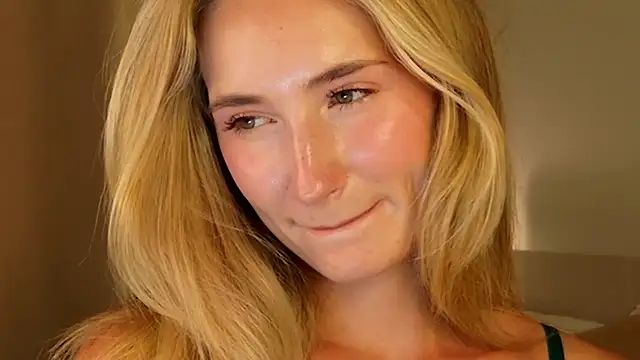 bella__rose live cam on StripChat