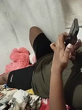 SameeraNis live cam on StripChat