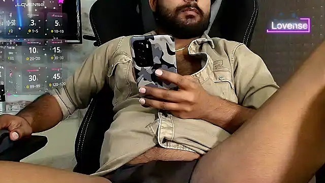 SilverShade3 live cam on StripChat