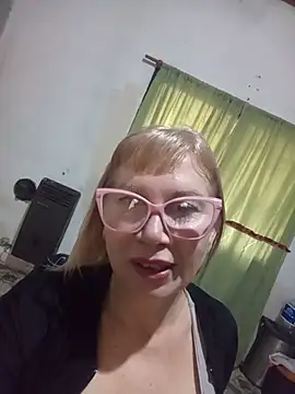 SexyMilf1211 live webcam show