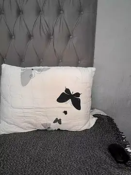 MelowD_2 live cam on StripChat