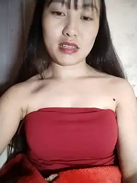 Cherry-squirtt live cam on StripChat