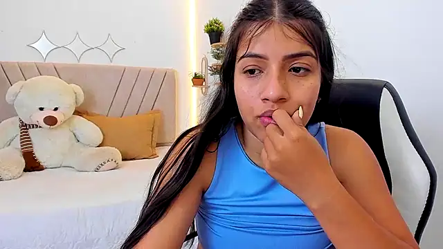 zara_cute live cam on StripChat