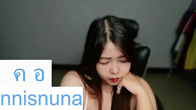 nunanunanuna live cam on StripChat