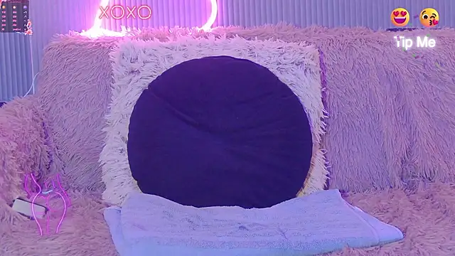 AlishyaJoi live cam on StripChat