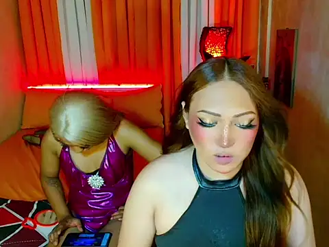 Phenomenal_Shemale live cam on StripChat