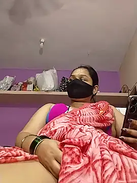 Priyanka_30 live cam on StripChat