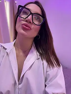 Bella-taylorr live cam on StripChat