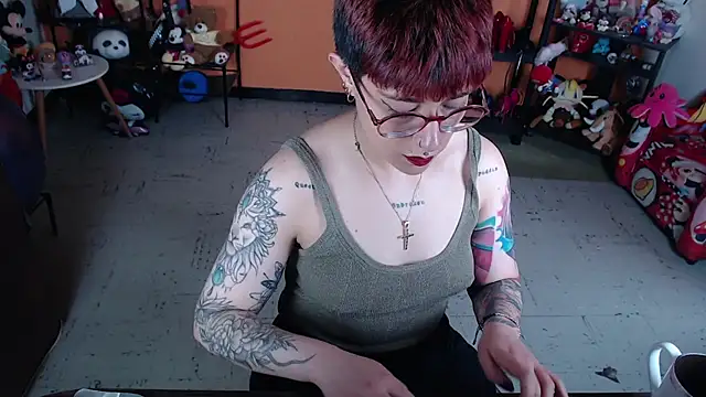 MissMiia2 live cam on StripChat