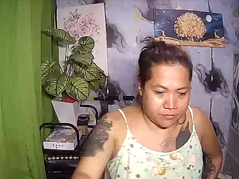 TabooSHOWgirl18 webcam