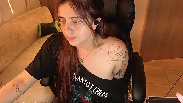 andrea_tasty_tf live cam on StripChat