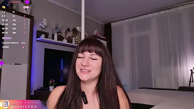 lealyenn (F young) - Dildo in pussy until orgasm