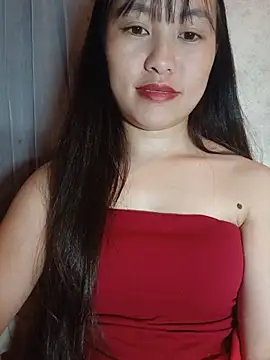 Cherry-squirtt live cam on StripChat