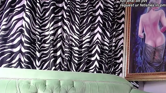 mia_beatles's room