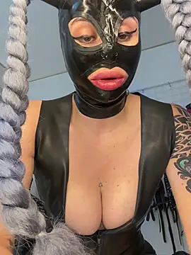 mylatexpleasure - Mylatexpleasure's free webcam - UK Sex Cams