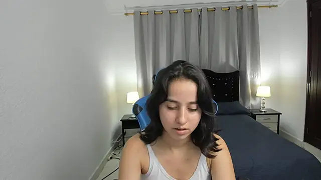 Antonella_heinz live cam on StripChat