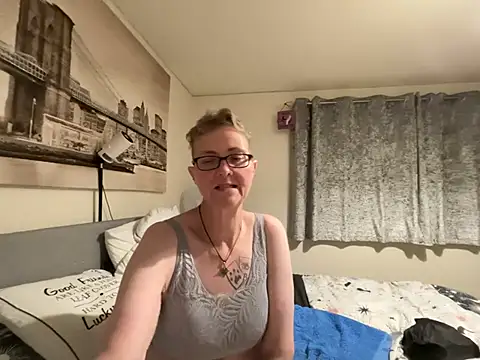 curvy-jinx - Curvy-Jinx's free webcam - UK Sex Cams