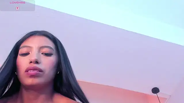 Tiffany_Low webcam