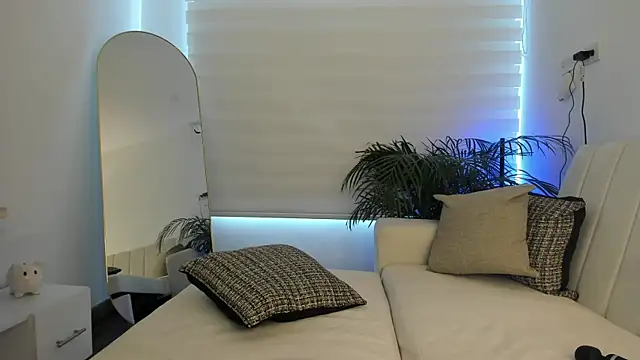 Ori_valentina live cam on StripChat