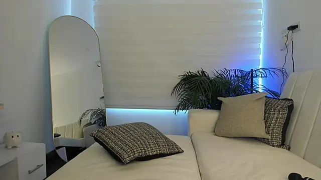 Ori_valentina live cam on StripChat