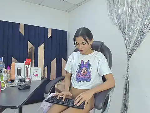 Aisha_hotts777 live cam on StripChat