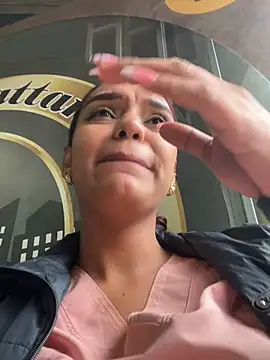 Sara-77 live webcam show