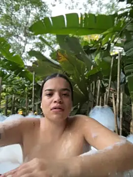 JuanitaMore01 live cam on StripChat