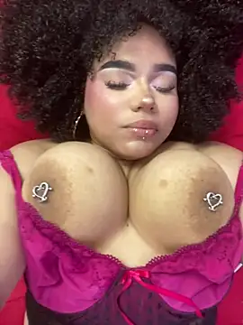 Sunniie live cam on StripChat