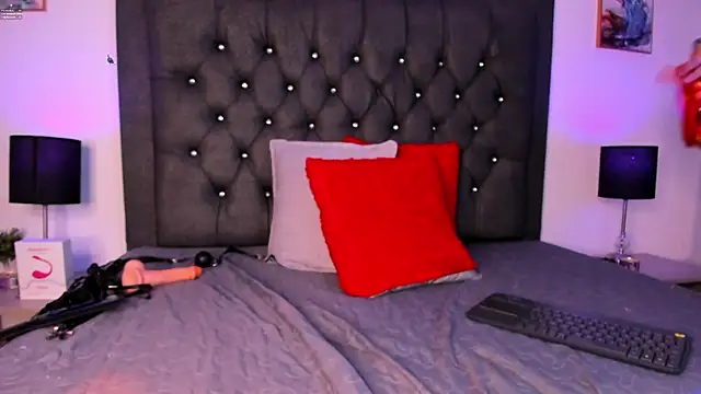 Mia_ink1111 webcam