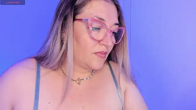 Naty_Mature_ live cam on StripChat