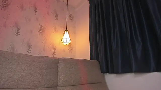 perla7777 live cam on StripChat
