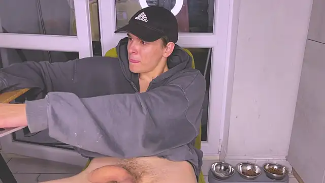 alyx_garden (M young) - cum in ticket show